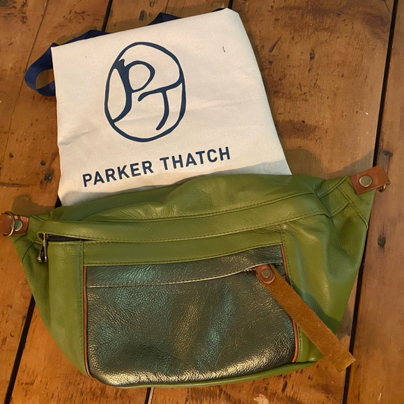 Parker Thatch Handbags - RARE Parker Thatch Green Sling Bag